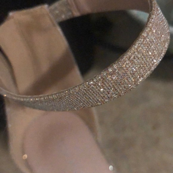 Size 8. Perfect condition minus one small smudge on soul of one shoe. Worn once. - Picture 2 of 3